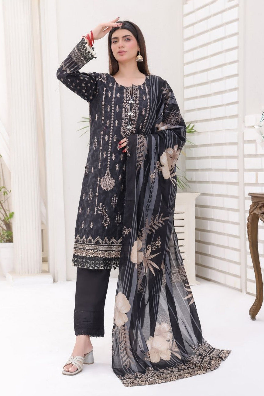 Pakistani woman wearing Bana Dora black stitched kurta with embroidered detailing