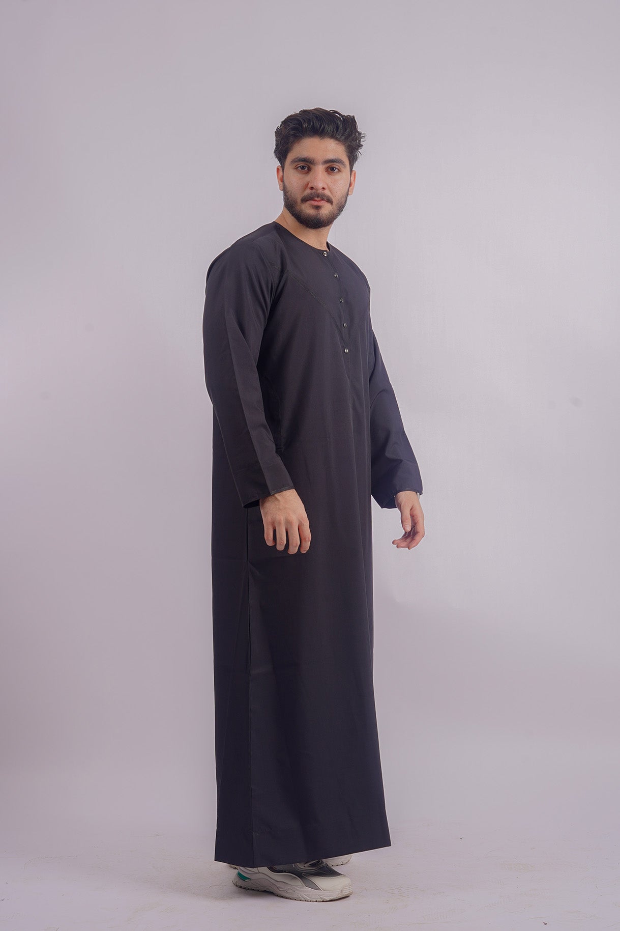Discover the depth of Aamsah’s Black Emirati Thobe, a match for the craftsmanship at My Little Jubba, ideal for cultural and formal events.