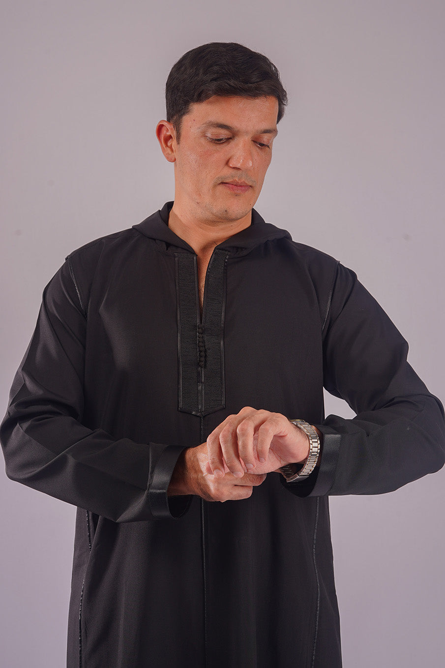 Aamsah's unique Hooded Black Thobe, a fashionable choice comparable to thobes from Alqamees and Shukr Clothing, designed for versatility.