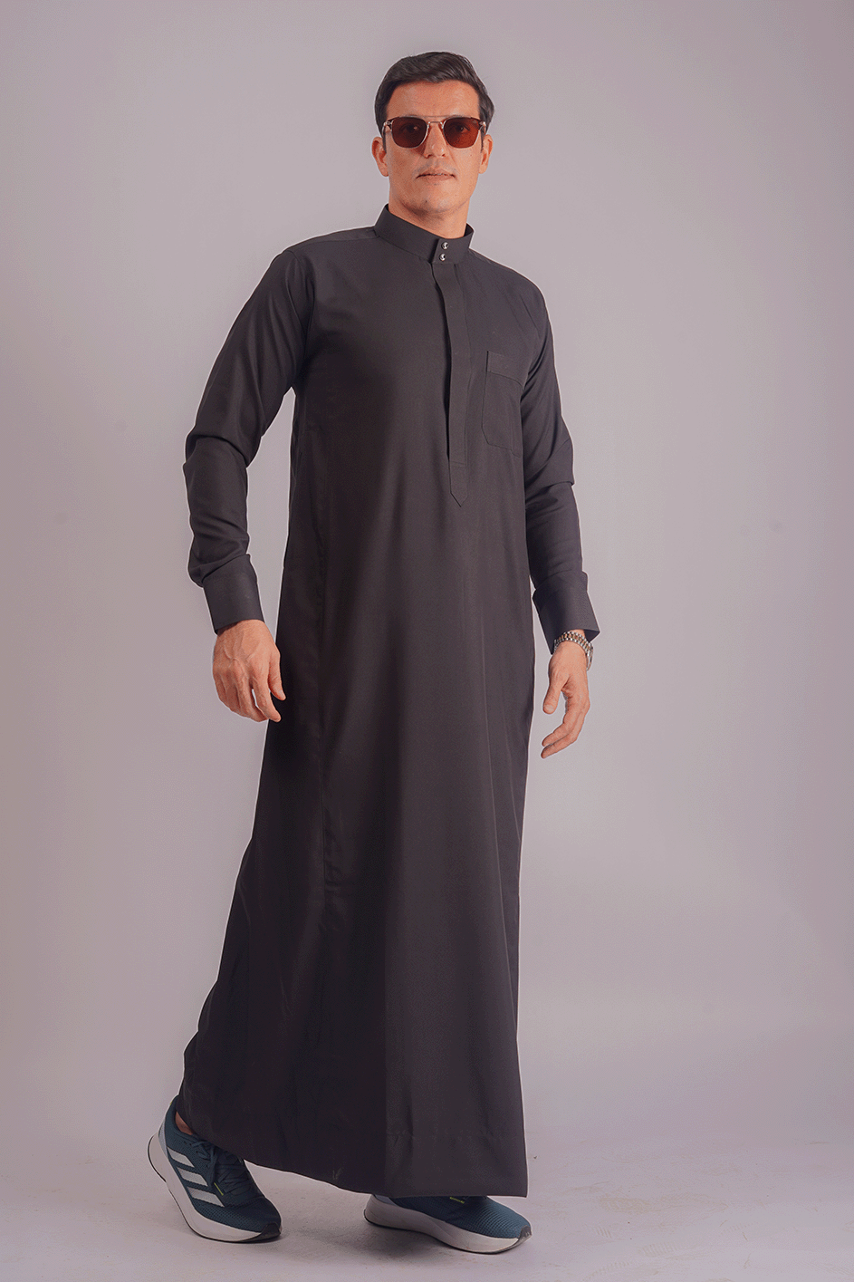 Aamsah black traditional thobe for men with Saudi collar, breathable spun fabric, and timeless Arabic style. Competitors: Alhannah Islamic Clothing and Modanisa