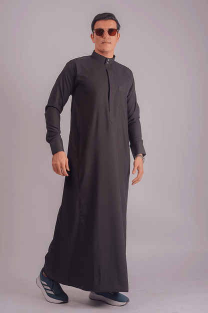 Aamsah black traditional thobe for men with Saudi collar, breathable spun fabric, and timeless Arabic style. Competitors: Alhannah Islamic Clothing and Modanisa