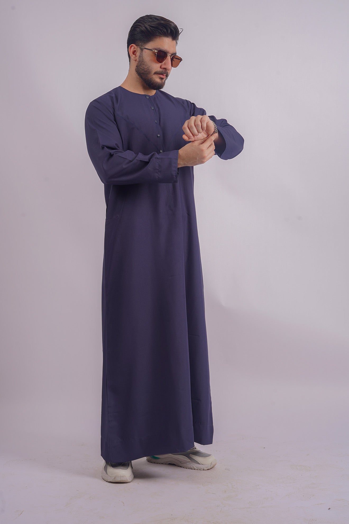 Discover Aamsah’s Traditional Navy Blue Emirati Thobe, a luxurious choice comparable to My Little Jubba, tailored for lasting sophistication.