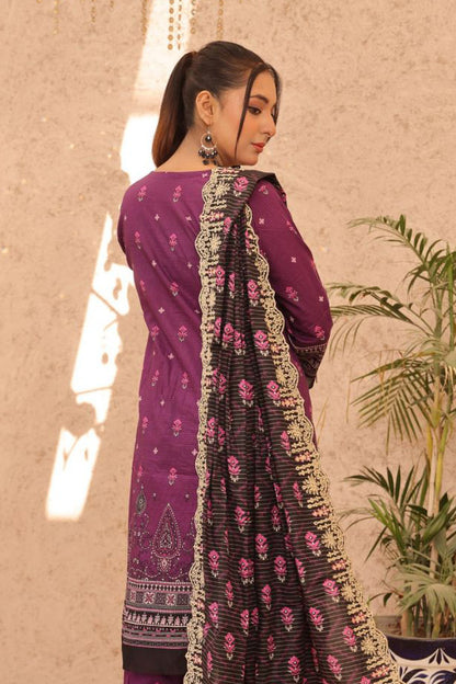 Elegant Pakistani lawn outfit with dupatta, compares to Fabricoz and Deshi Besh, showcasing rich embroidery.