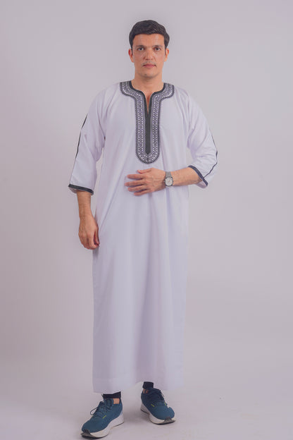 Premium white Kandura by Aamsah offers a refined alternative to Alqamees and Shukr Clothing for upscale and spiritual gatherings.