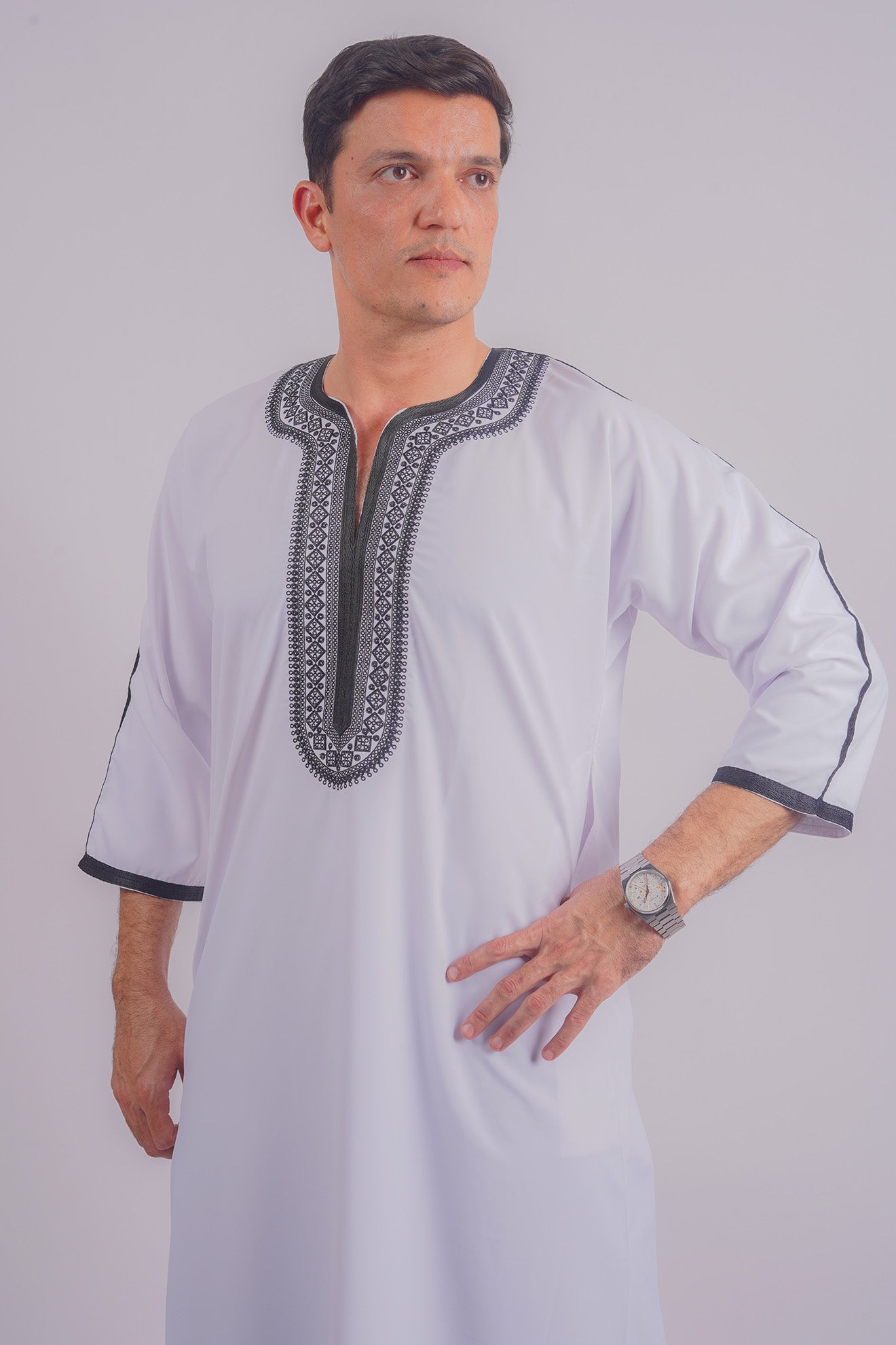 Aamsah’s distinguished white Moroccan Thobe rivals East Essence, perfectly tailored for celebratory and daily religious practices.
