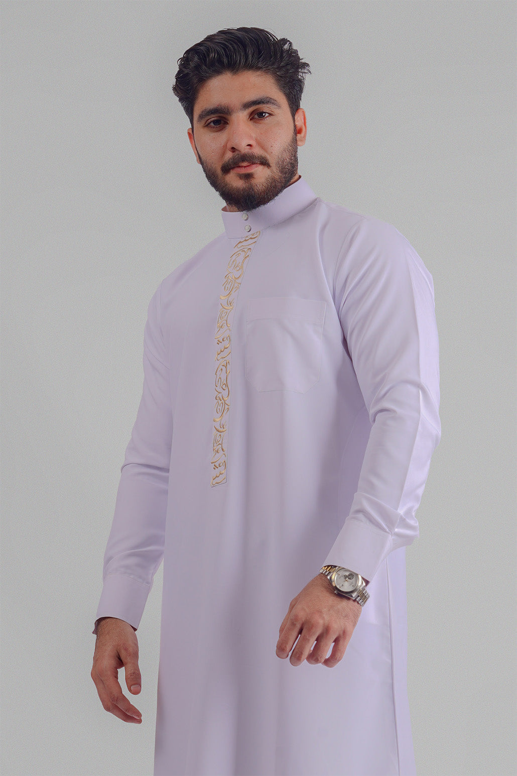 Explore Aamsah's refined white Qamis, an excellent choice similar to those at Shukr Clothing and Alqamees, suited for special occasions and prayer.