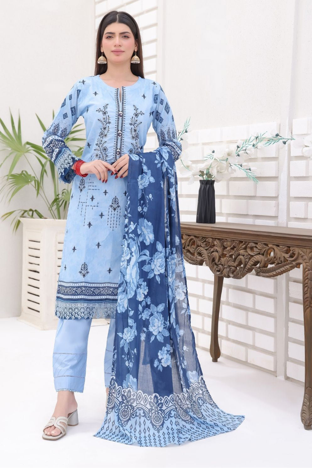 Elegant Sky Blue Bana Dora Suit for Pakistani Women - Embroidered Kurta, Pant & Dupatta